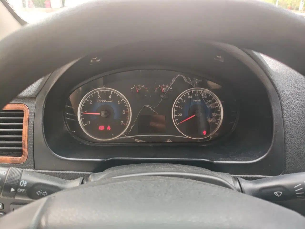 Dongfeng Fengon 330 2014 1.5L Manual Standard Edition DK15-02 — миниатюра 12