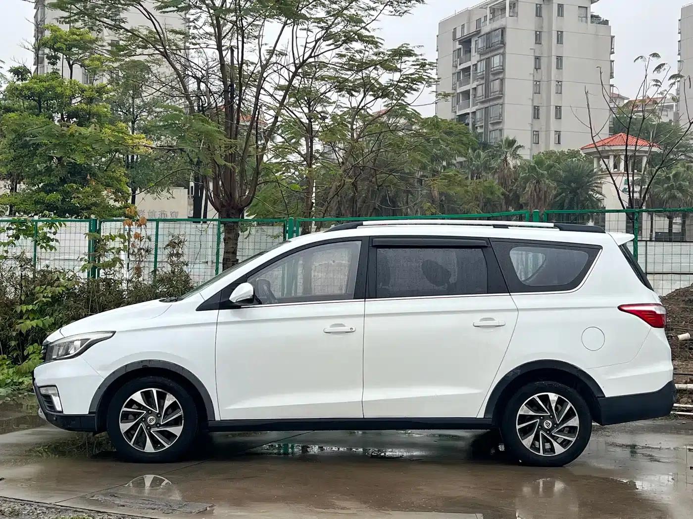 Changan Oushang A800 2017 1.6L Manual Comfort Model — миниатюра 3