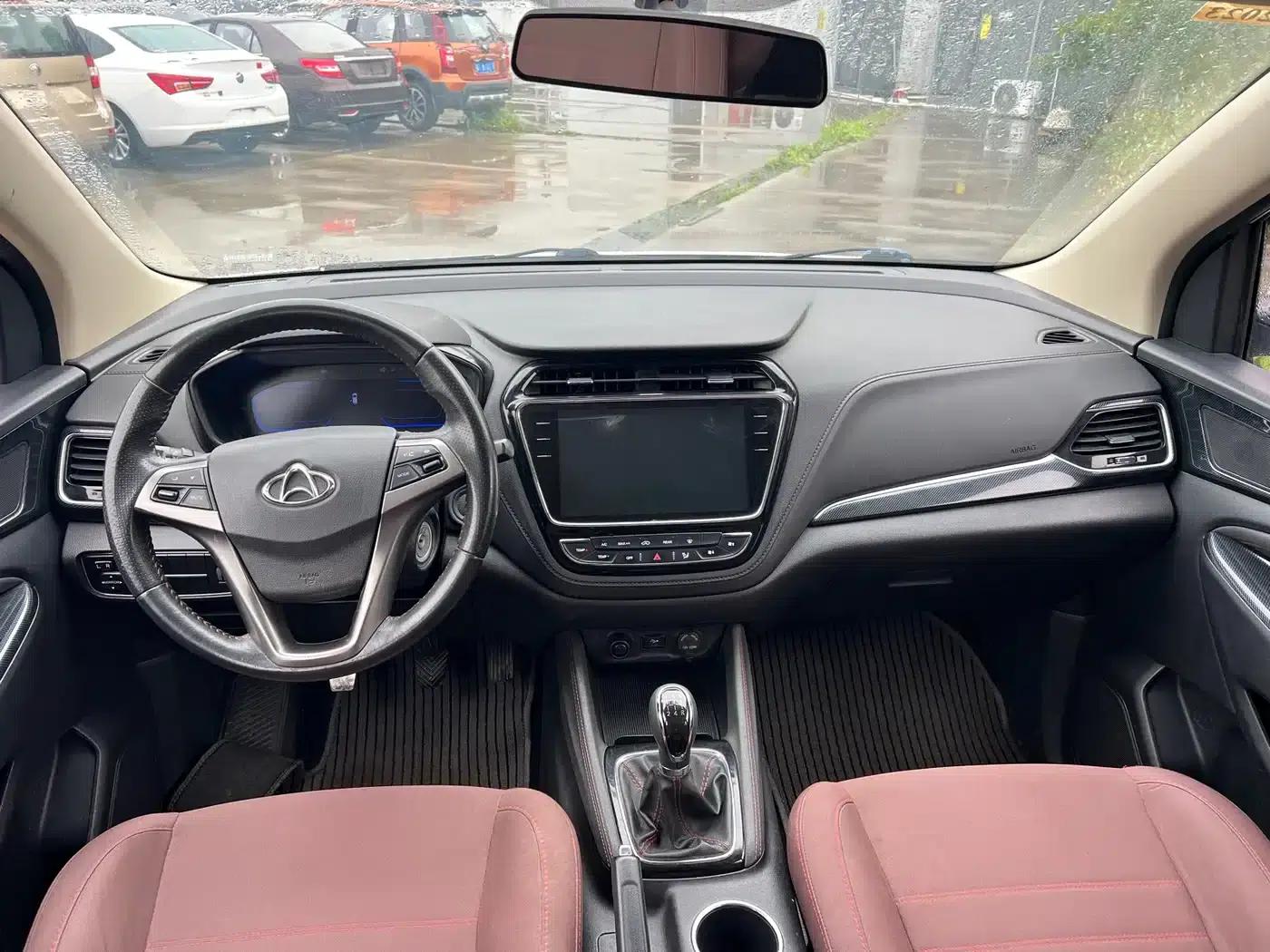 Changan Oushang A800 2017 1.6L Manual Comfort Model — миниатюра 7