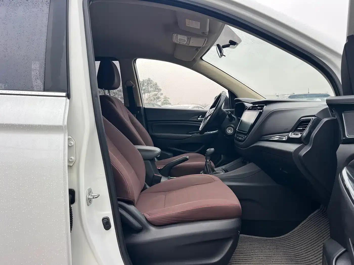 Changan Oushang A800 2017 1.6L Manual Comfort Model — миниатюра 8