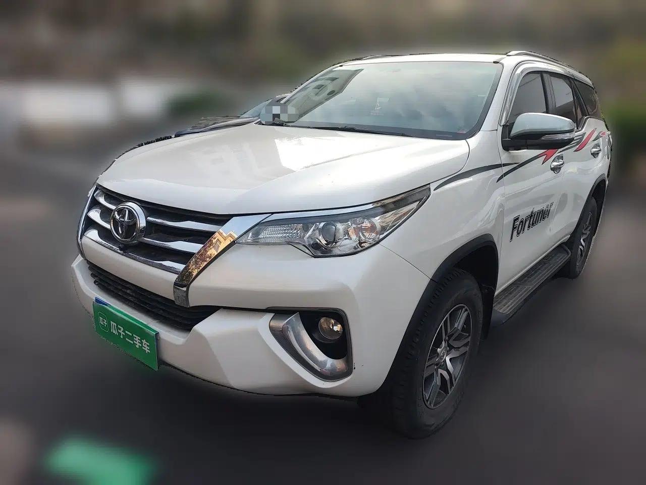 Toyota Fortuner  — миниатюра 1