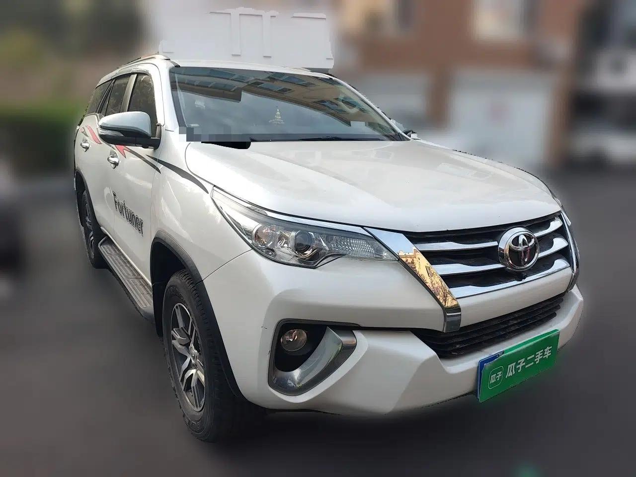 Toyota Fortuner  — миниатюра 3