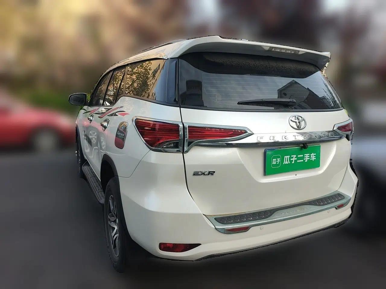 Toyota Fortuner  — миниатюра 4