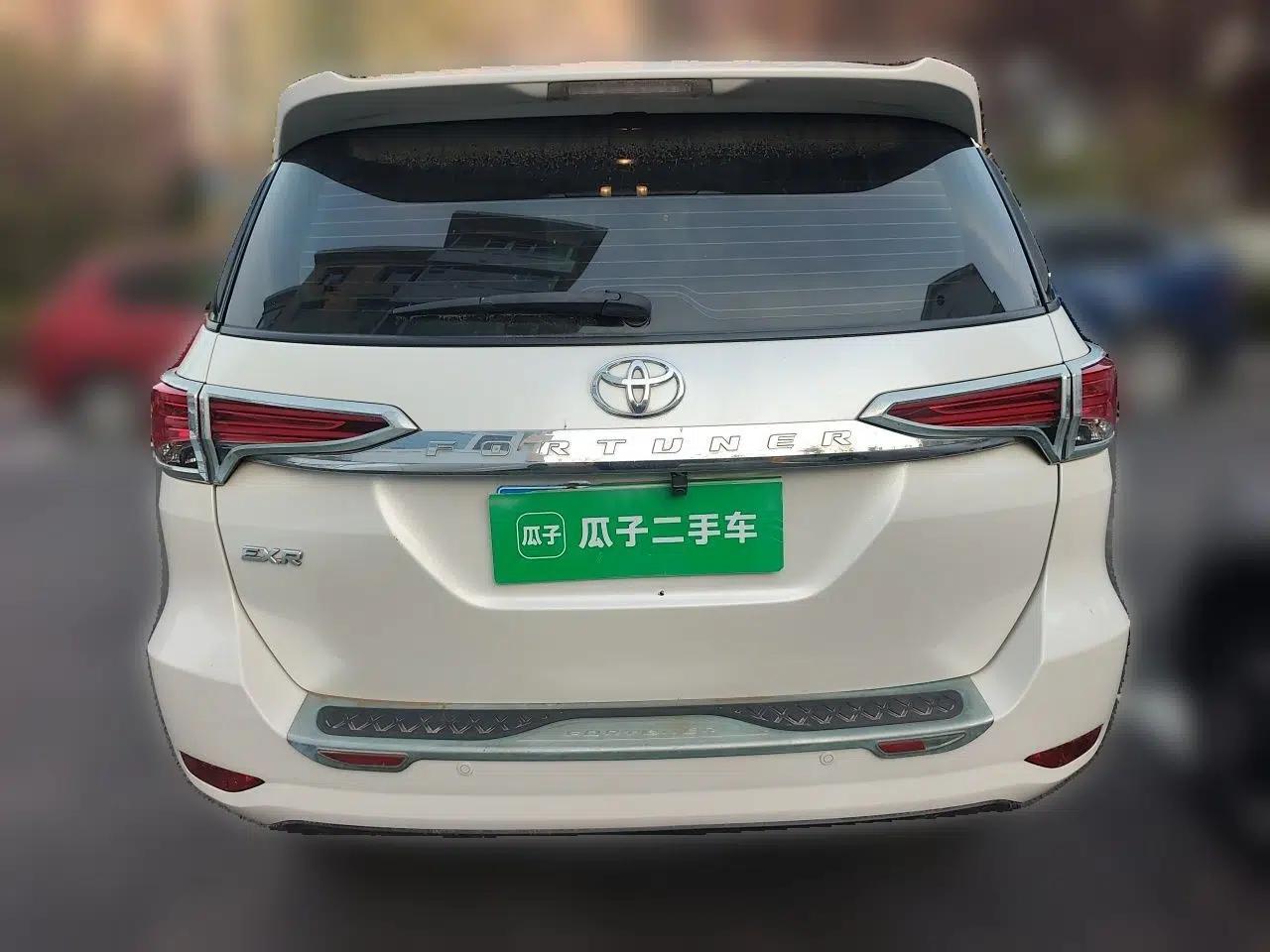Toyota Fortuner  — миниатюра 5