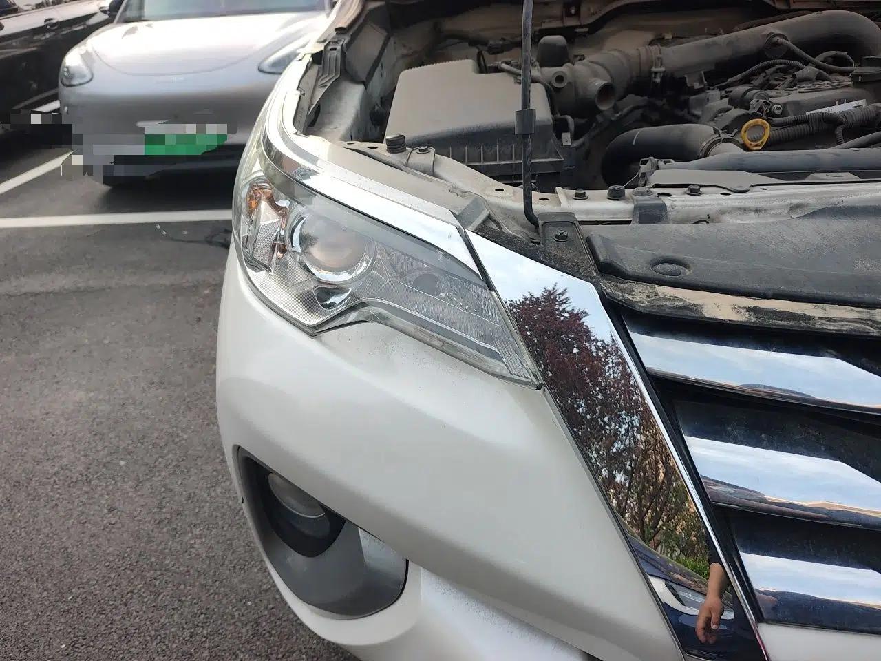 Toyota Fortuner  — миниатюра 7