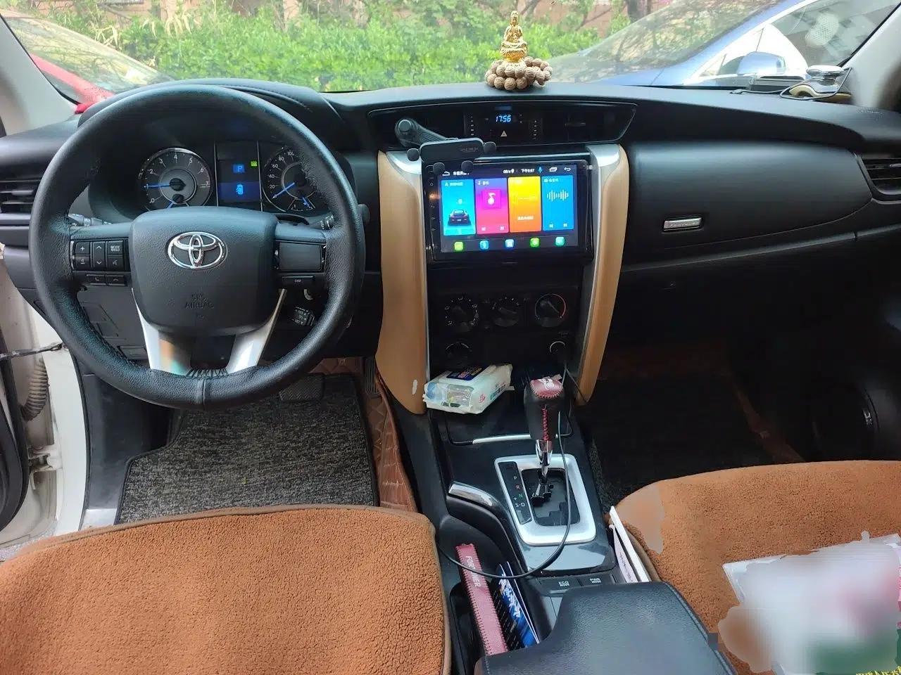 Toyota Fortuner  — миниатюра 10
