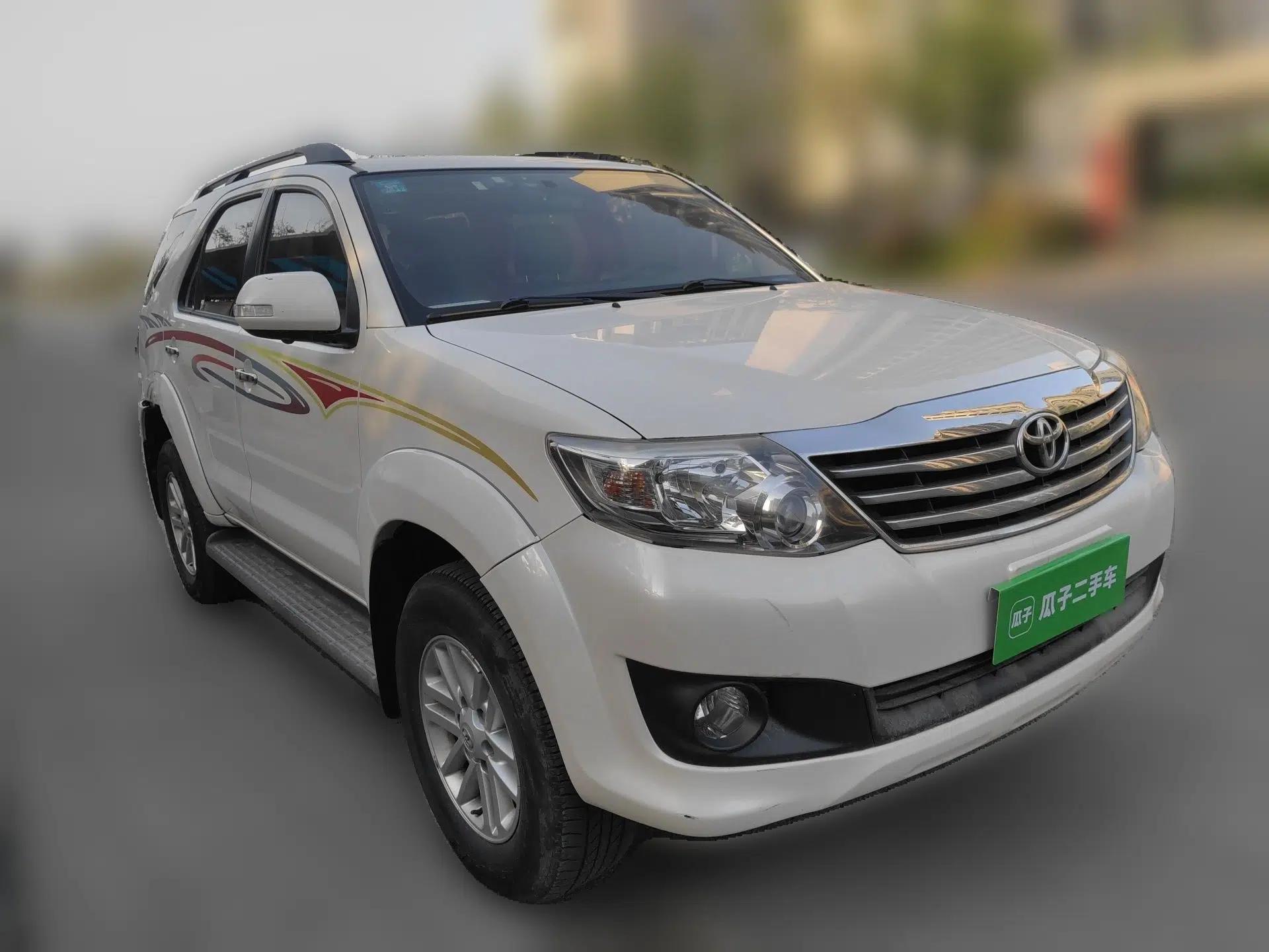 Toyota Fortuner  — миниатюра 3