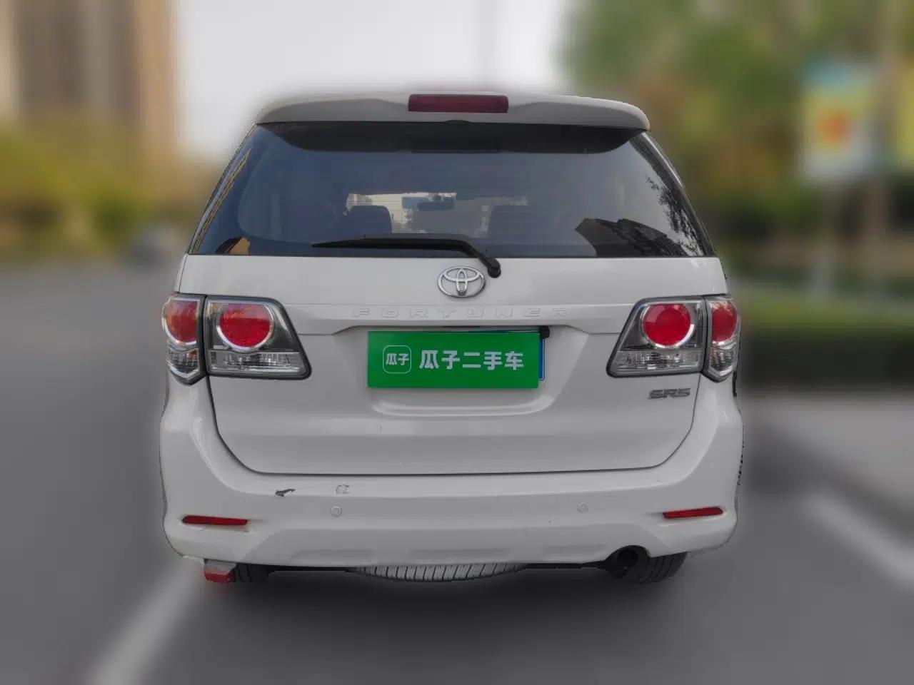 Toyota Fortuner  — миниатюра 5