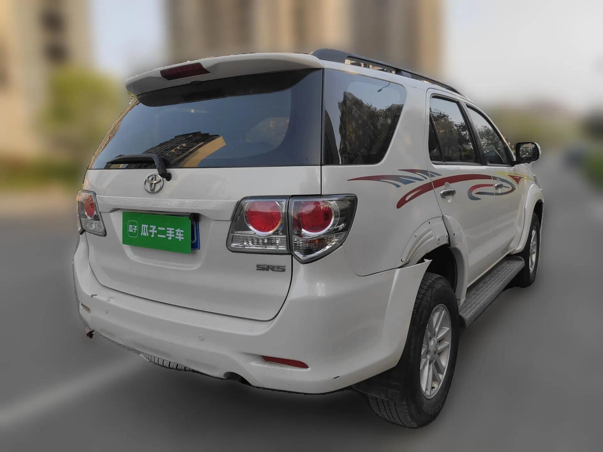 Toyota Fortuner  — миниатюра 6
