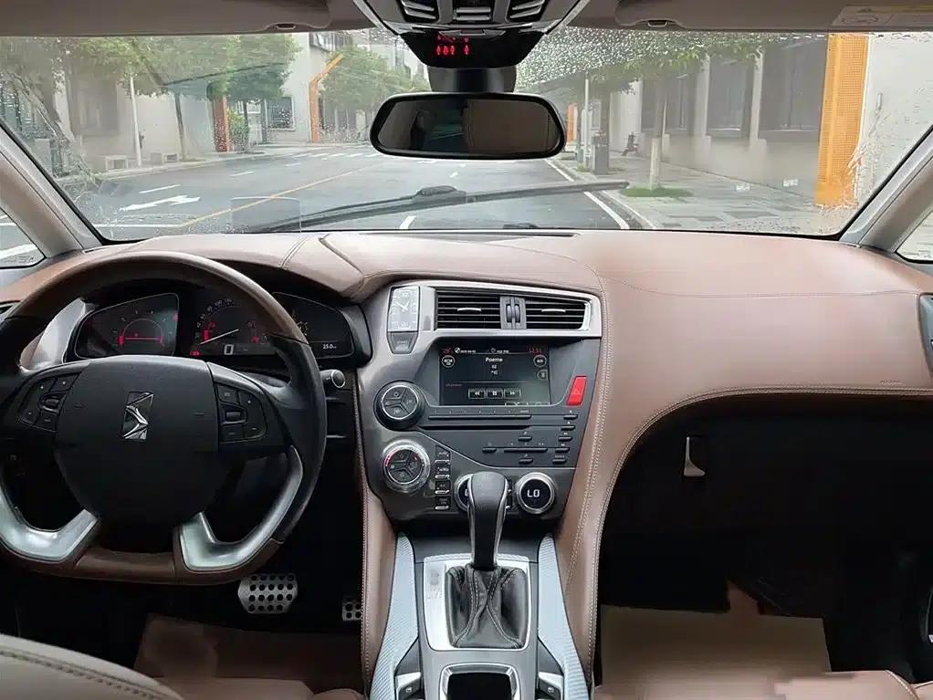 DS 5 2015 1.8T Premium Edition THP200 — миниатюра 12
