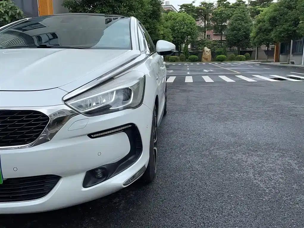 DS 5 2015 1.8T Premium Edition THP200 — миниатюра 19