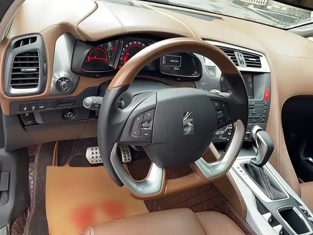 DS 5 2015 1.8T Premium Edition THP200 — миниатюра 3