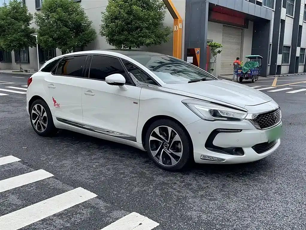 DS 5 2015 1.8T Premium Edition THP200 — миниатюра 24
