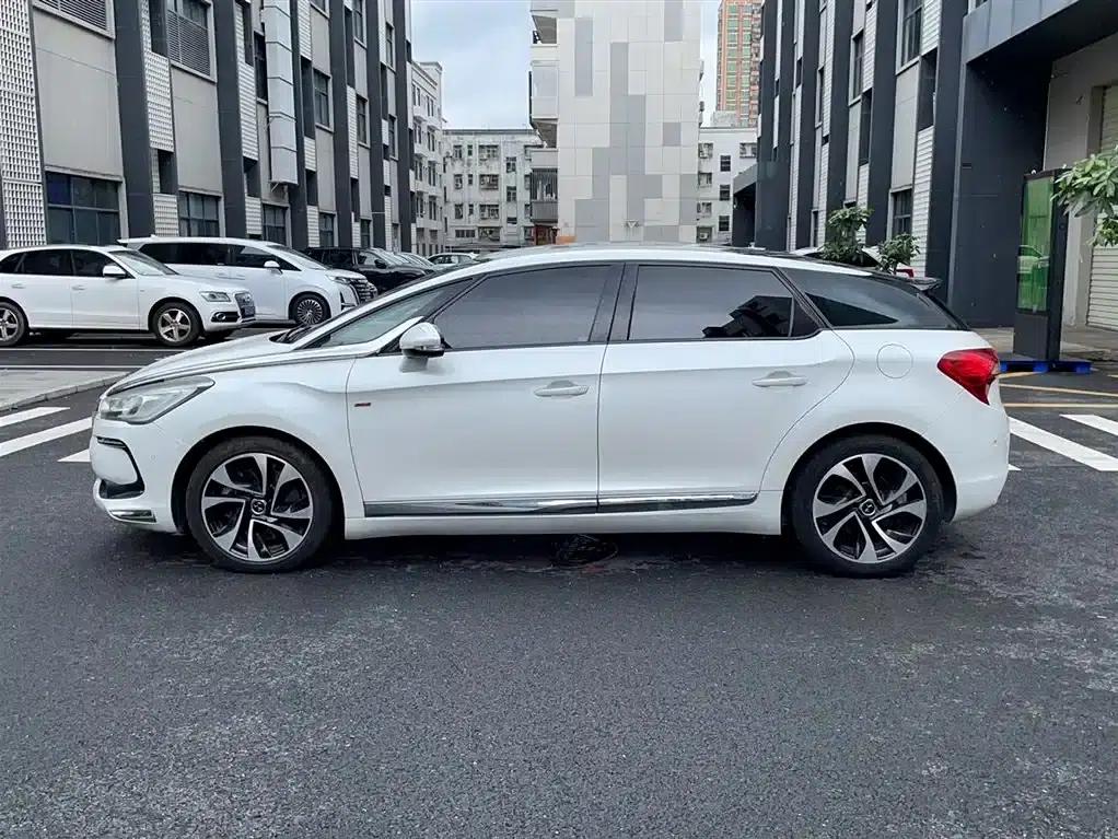 DS 5 2015 1.8T Premium Edition THP200 — миниатюра 25