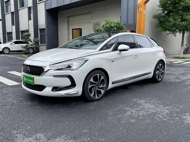 DS 5 2015 1.8T Premium Edition THP200