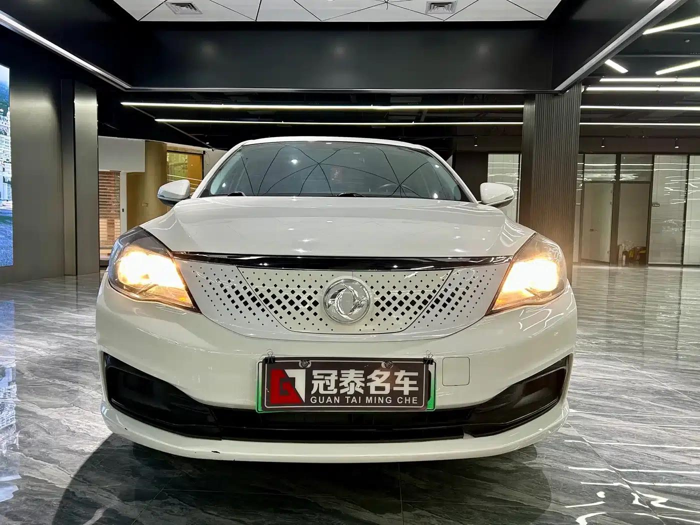 Dongfeng Fengshen E70 2023 Model 500 Smart Edition: Lithium Iron Phosphate Fuel Cell, 48.6kWh, 120kW — миниатюра 2