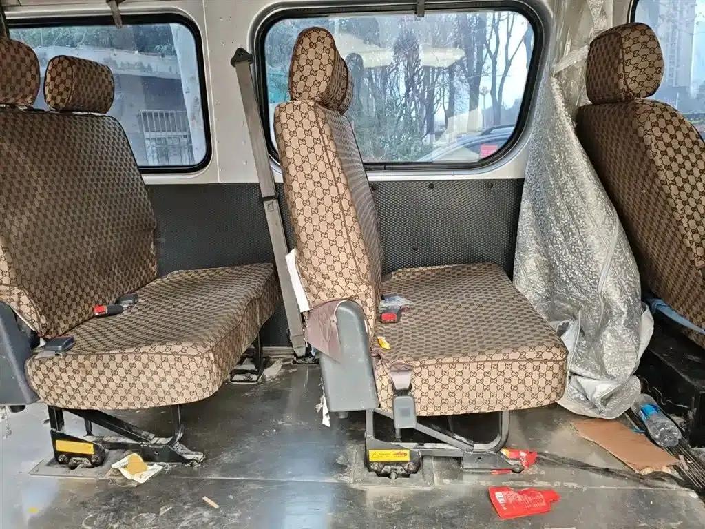 Yufeng 2021 2.3T Power King Rear-Wheel Drive Logistics Van, Long Wheelbase, High Roof, Dual Rear Tires, 6-9 Seats, National VI Emission Standard M9T — миниатюра 15