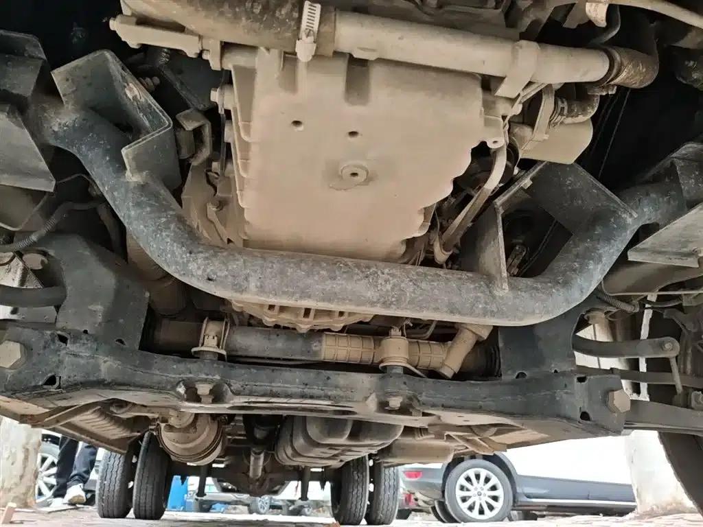 Yufeng 2021 2.3T Power King Rear-Wheel Drive Logistics Van, Long Wheelbase, High Roof, Dual Rear Tires, 6-9 Seats, National VI Emission Standard M9T — миниатюра 23