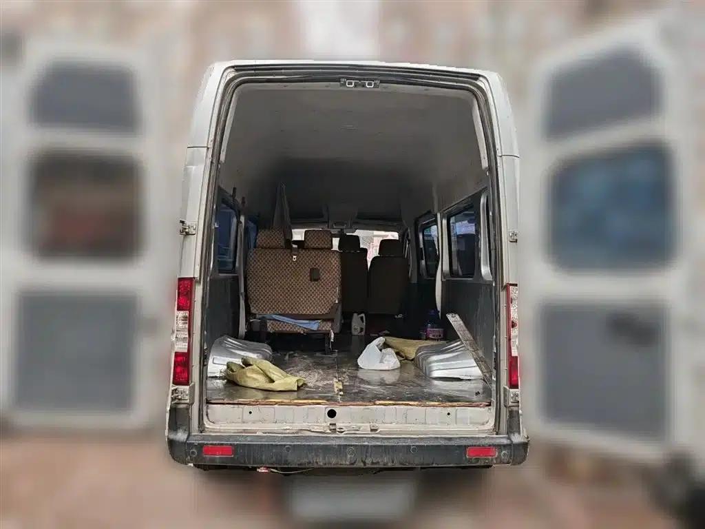 Yufeng 2021 2.3T Power King Rear-Wheel Drive Logistics Van, Long Wheelbase, High Roof, Dual Rear Tires, 6-9 Seats, National VI Emission Standard M9T — миниатюра 10