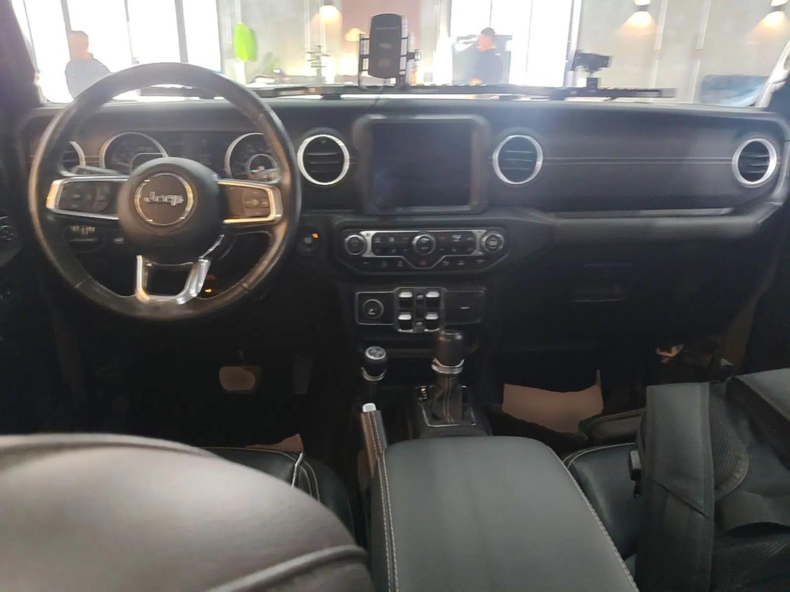 Jeep Gladiator 2022 3.6L Pioneer Edition — миниатюра 13