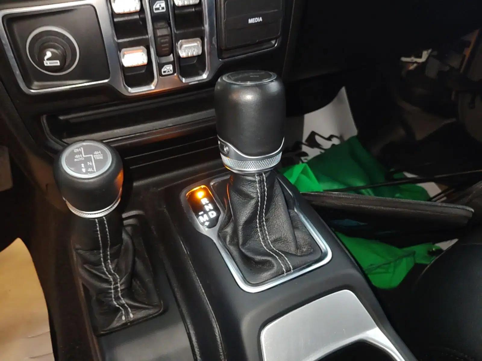 Jeep Gladiator 2022 3.6L Pioneer Edition — миниатюра 17