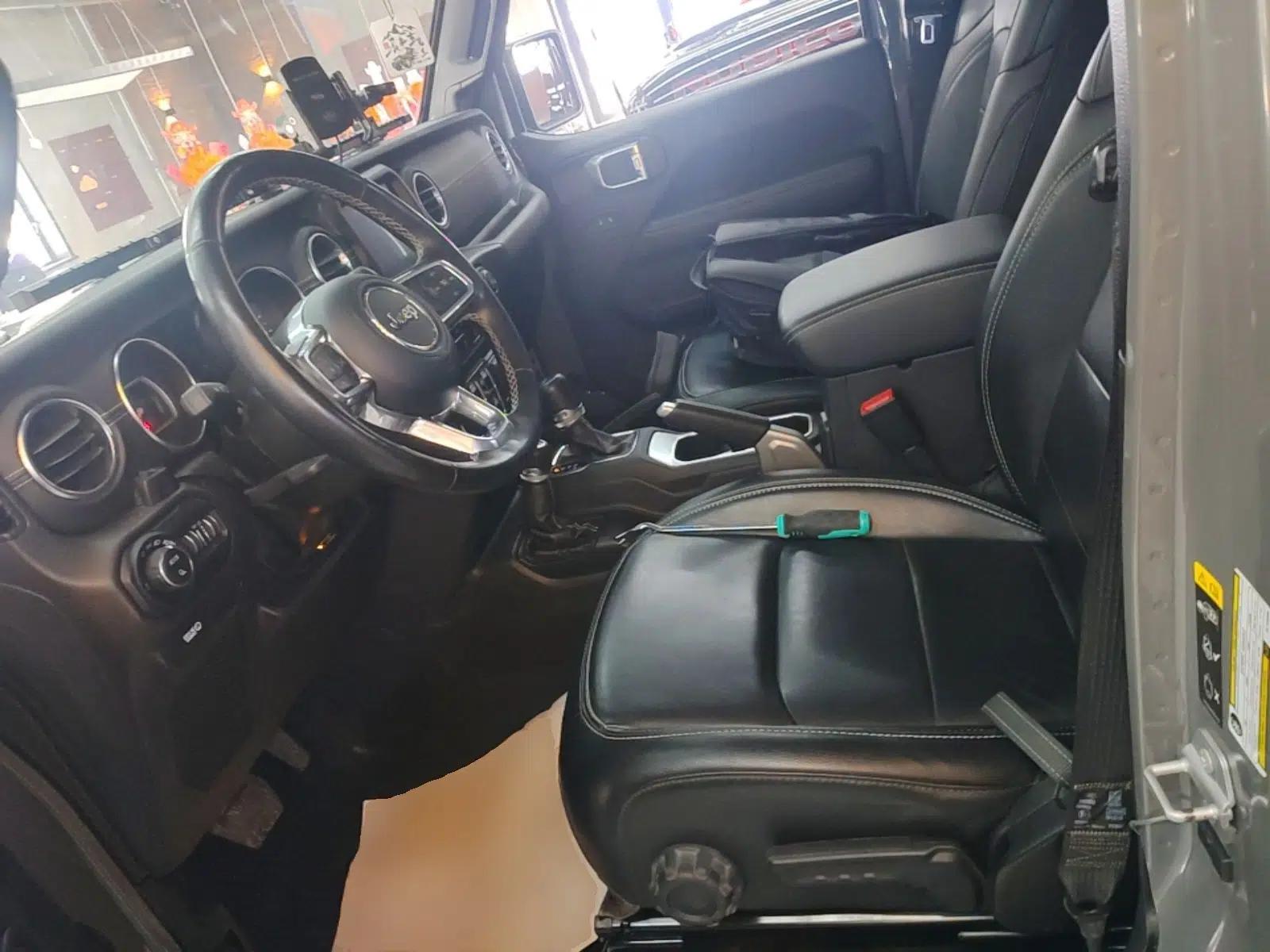Jeep Gladiator 2022 3.6L Pioneer Edition — миниатюра 18
