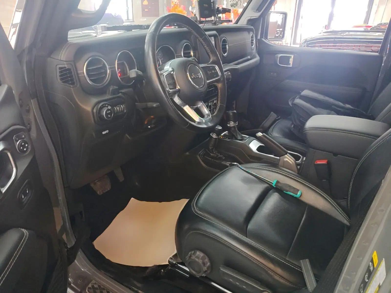 Jeep Gladiator 2022 3.6L Pioneer Edition — миниатюра 19