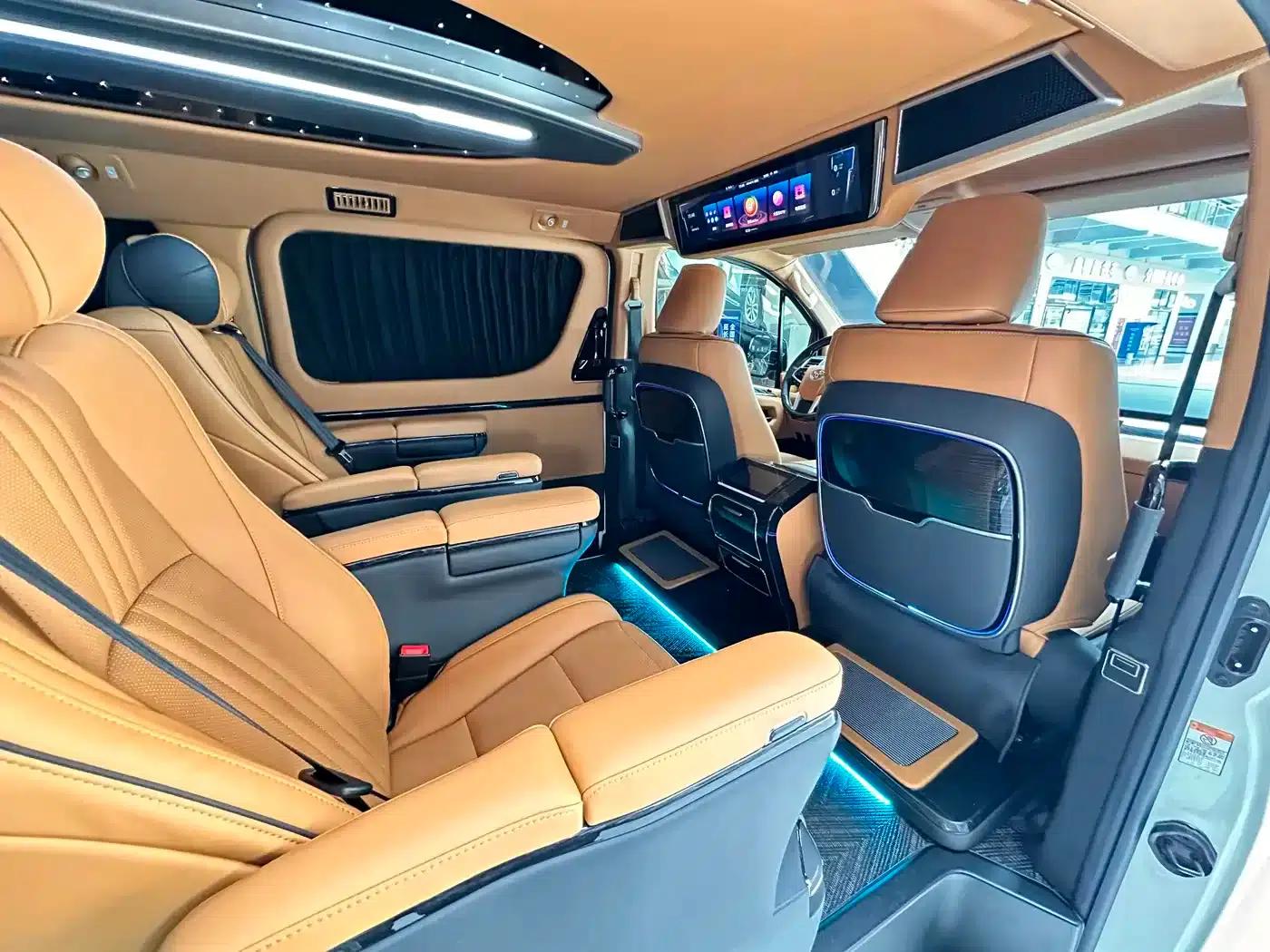 2023 HIACE 3.5L Automatic — миниатюра 16