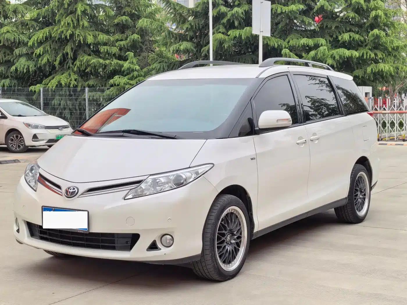 2018 Toyota Previa 2.4L Automatic — миниатюра 1
