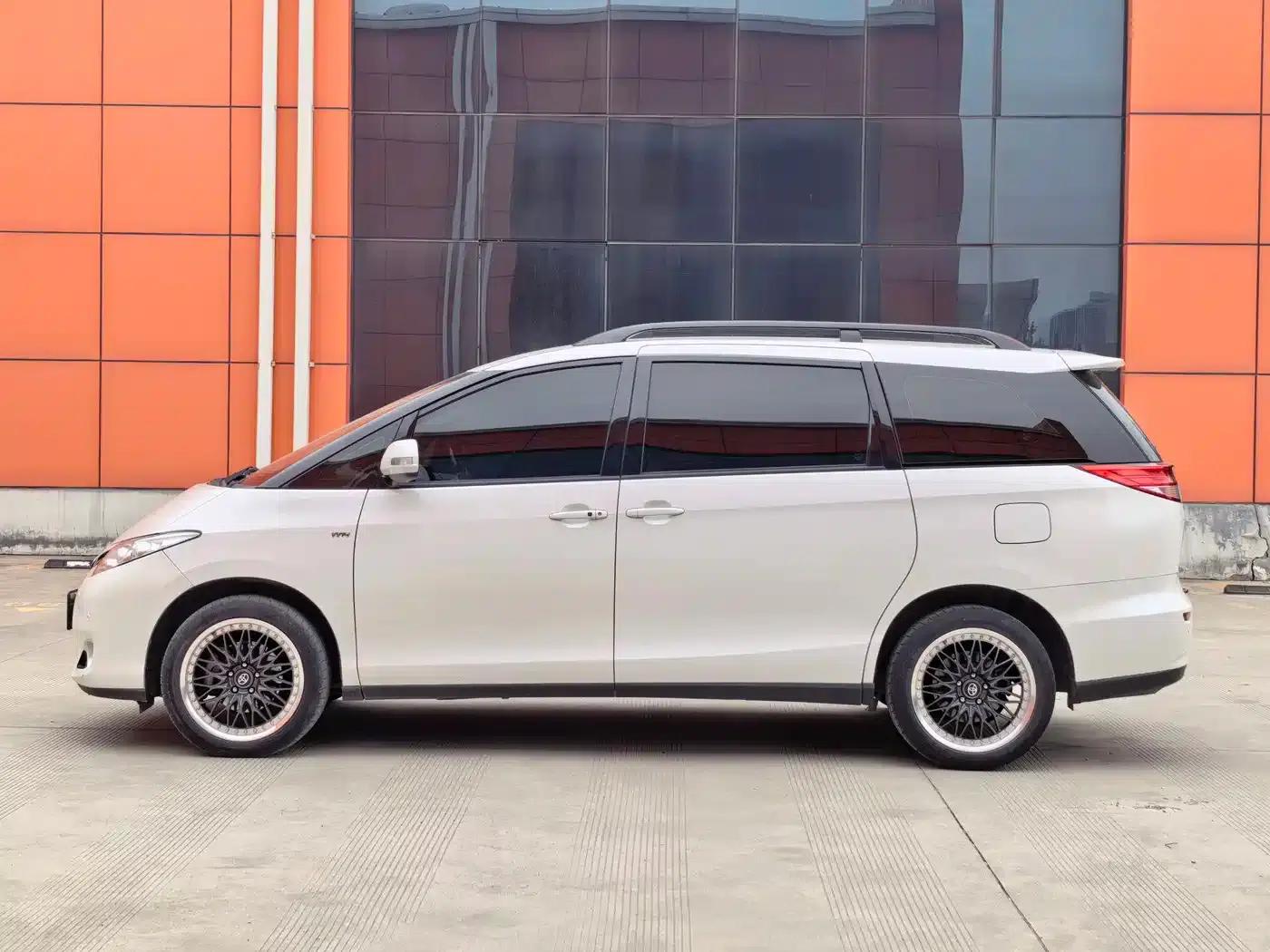 2018 Toyota Previa 2.4L Automatic — миниатюра 2