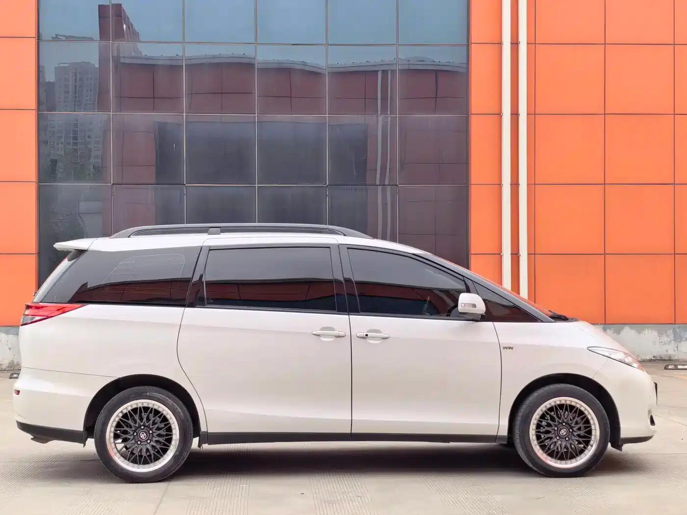 2018 Toyota Previa 2.4L Automatic — миниатюра 11