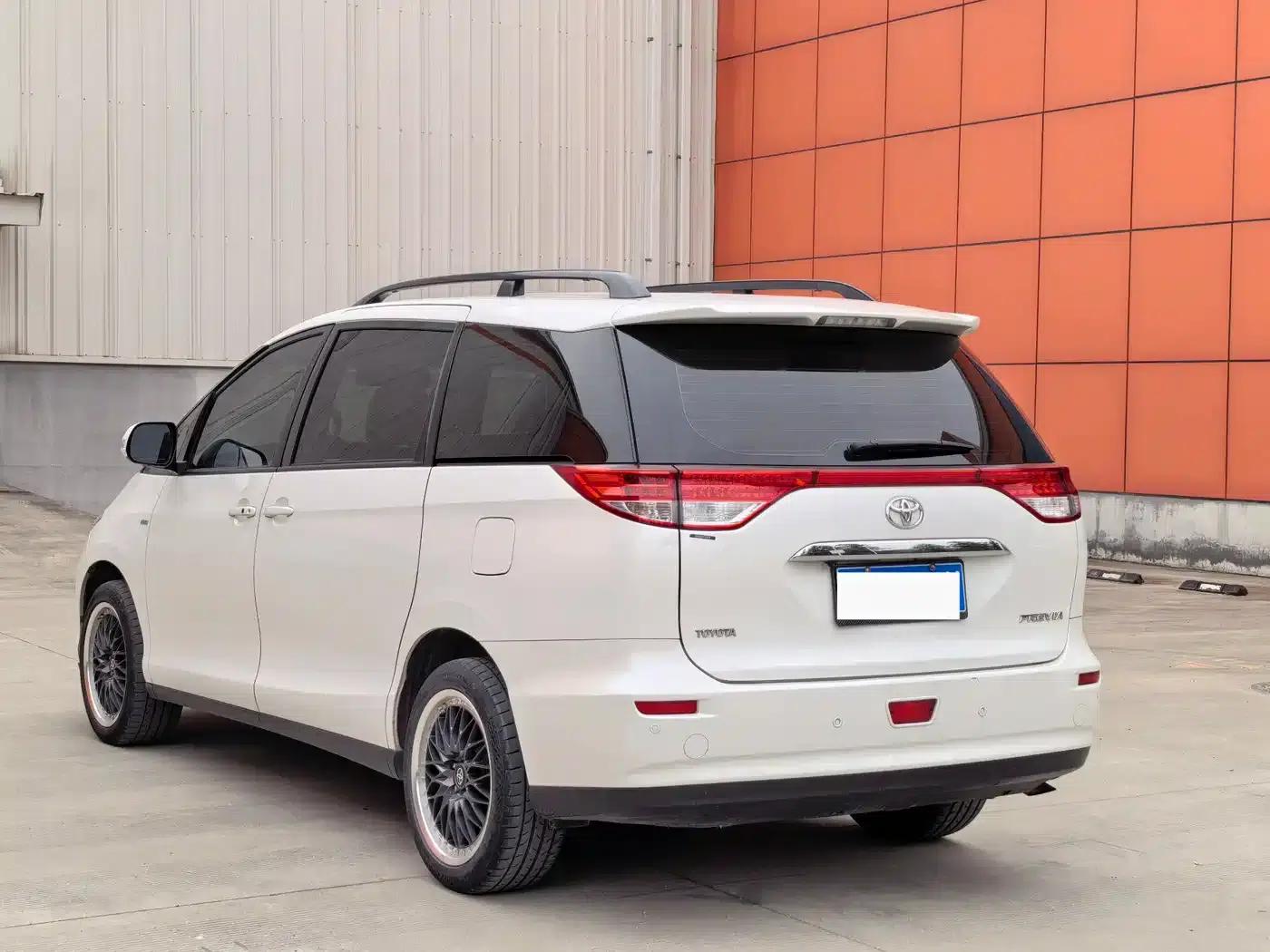 2018 Toyota Previa 2.4L Automatic — миниатюра 3