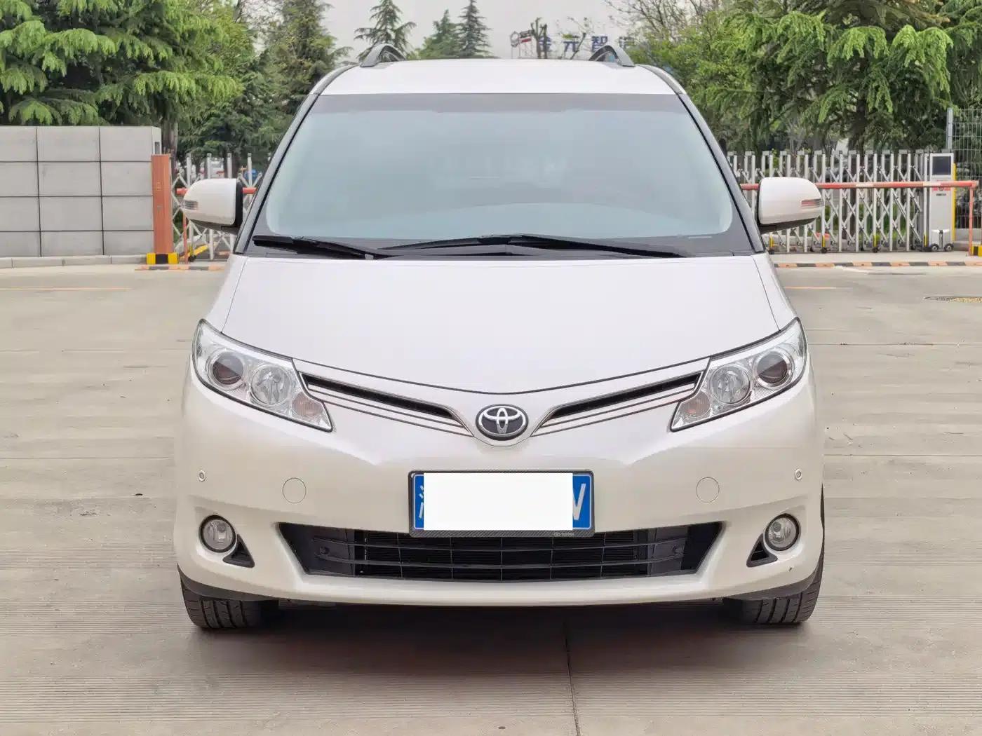 2018 Toyota Previa 2.4L Automatic — миниатюра 4