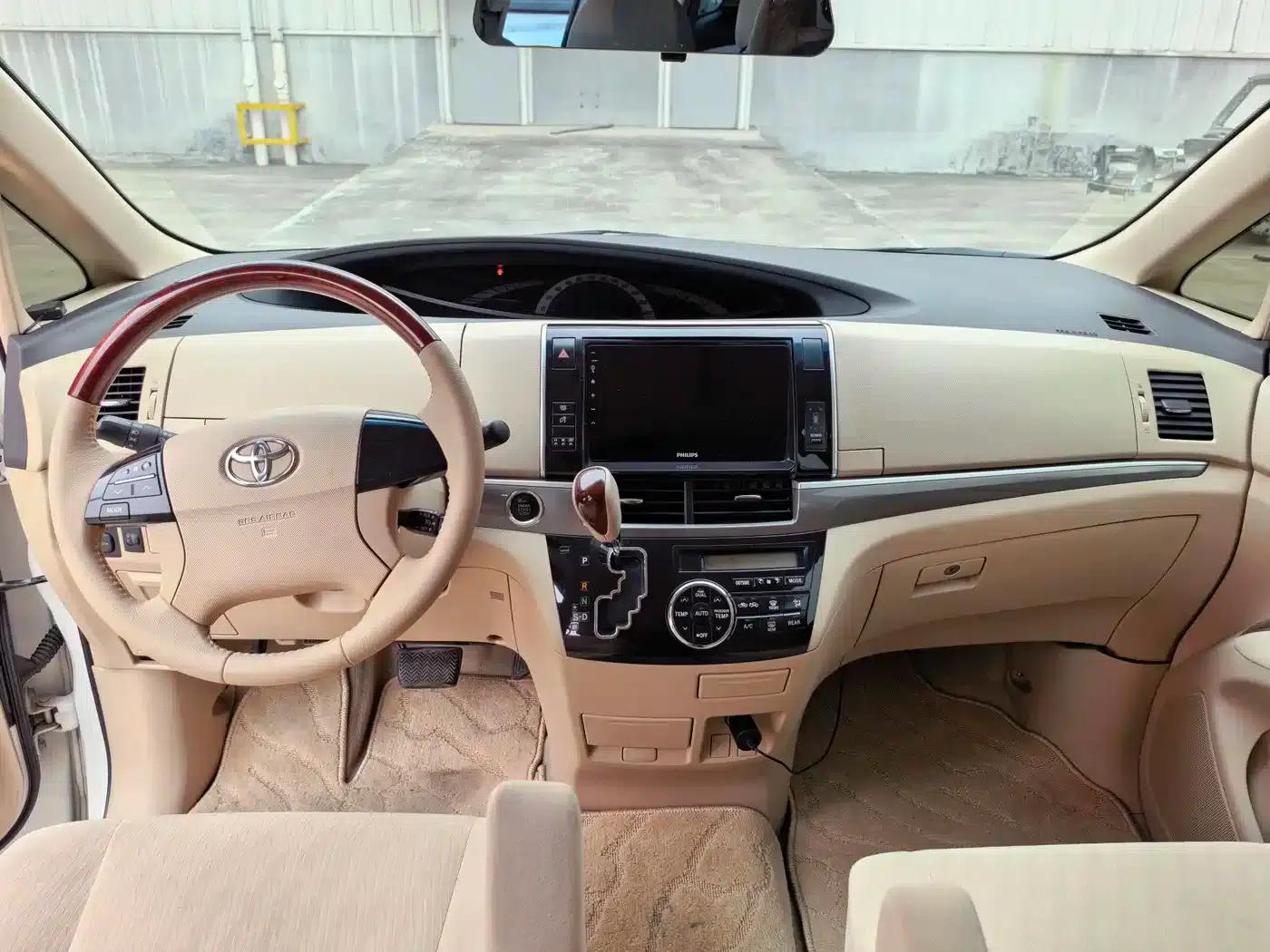 2018 Toyota Previa 2.4L Automatic — миниатюра 6