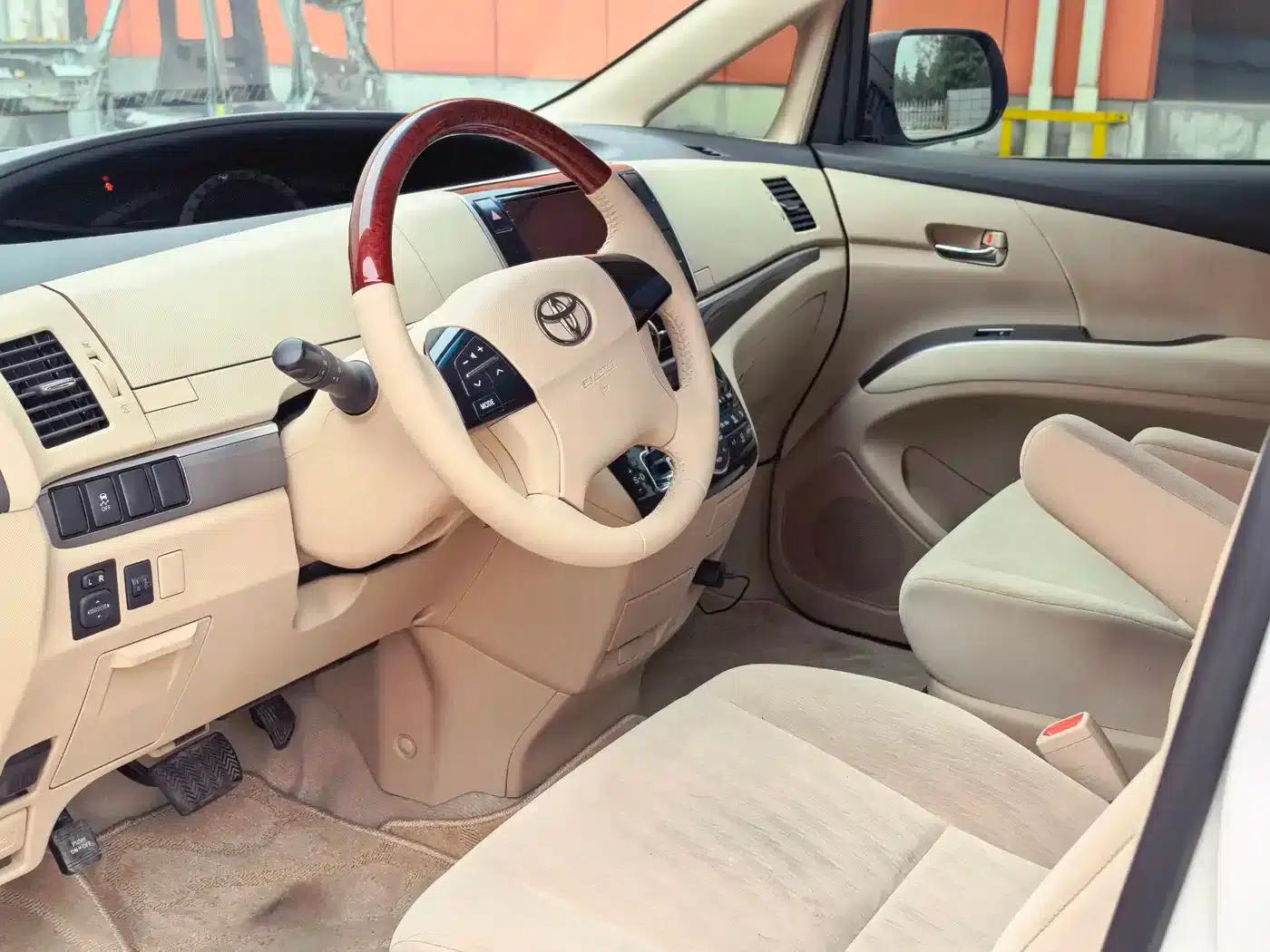 2018 Toyota Previa 2.4L Automatic — миниатюра 7