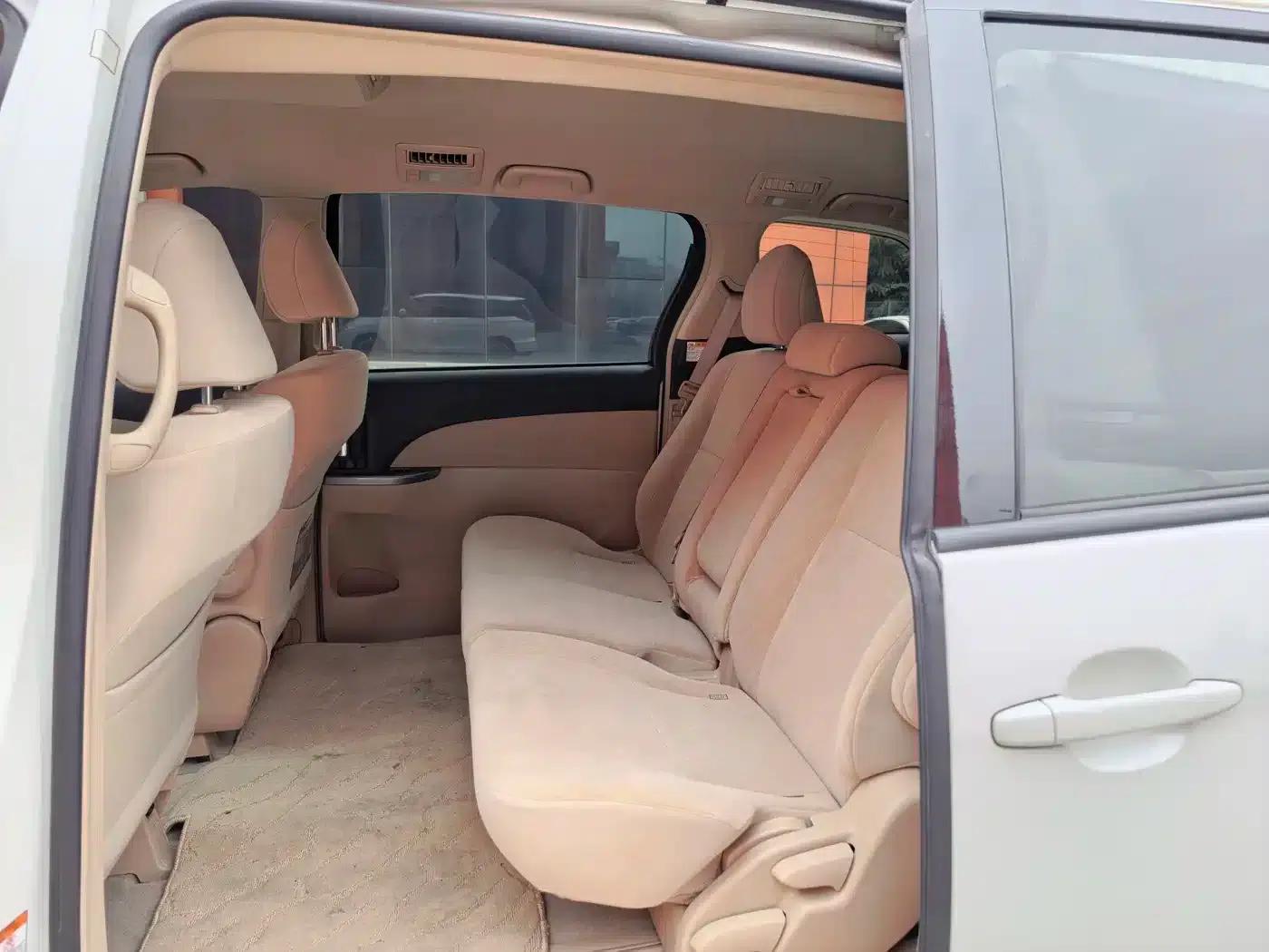 2018 Toyota Previa 2.4L Automatic — миниатюра 8