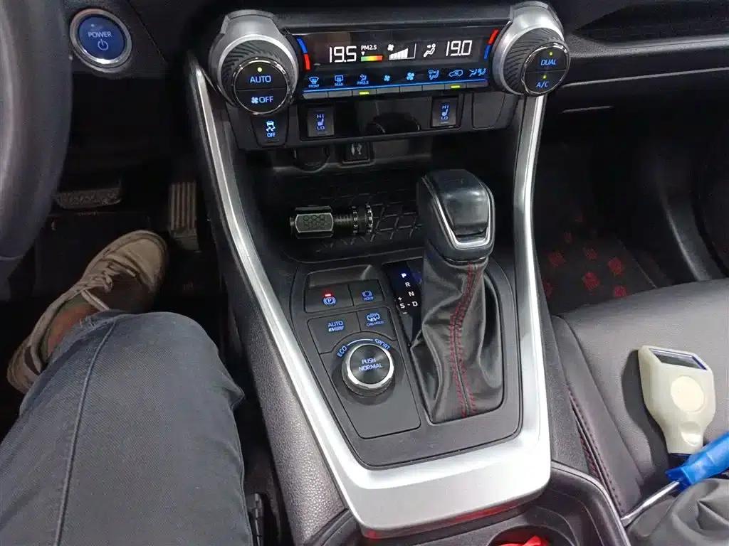 Highlander New Energy 2021 High-Performance Edition 2.5L Two-Wheel Drive Sport Edition — миниатюра 14
