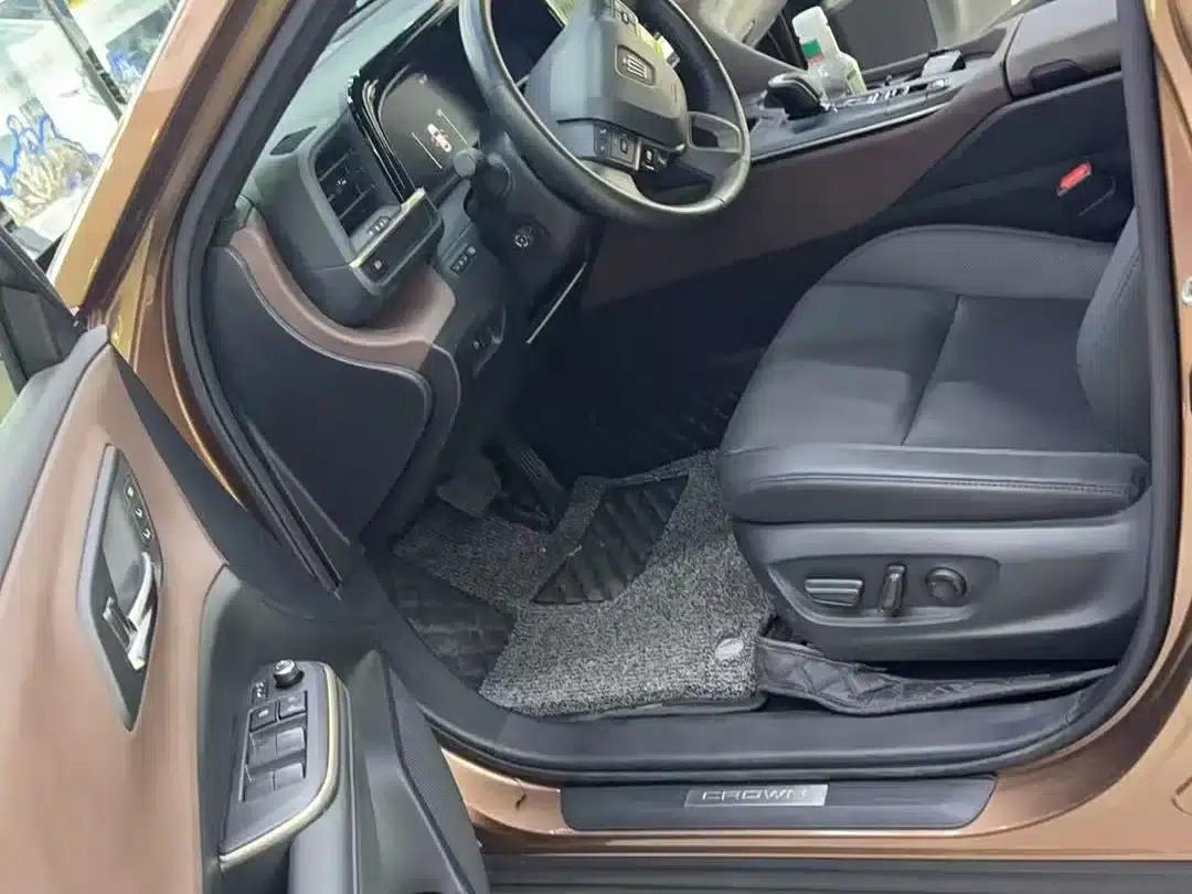 2023 Toyota Crown SportCross 2.5L SportCross HEV 2WD Premium Edition — миниатюра 7