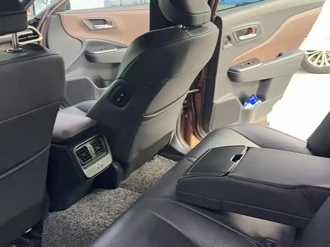 2023 Toyota Crown SportCross 2.5L SportCross HEV 2WD Premium Edition — миниатюра 9