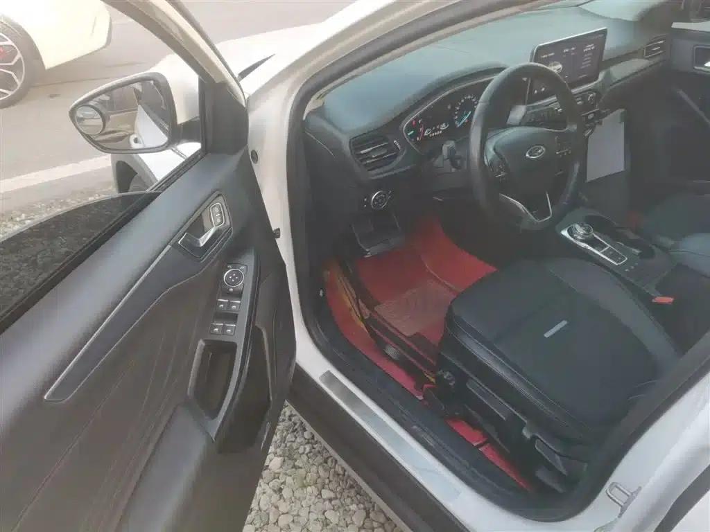 Ford Focus Active 2020 EcoBoost 180 Automatic Trend Edition — миниатюра 13