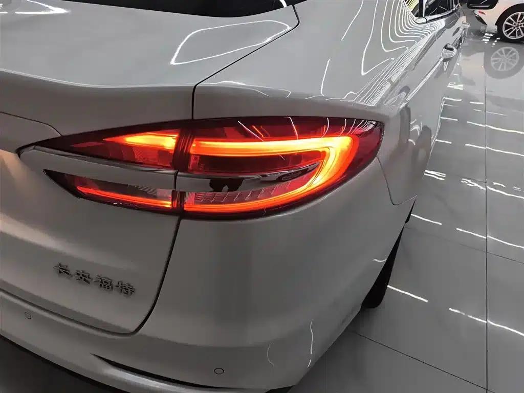 Mondeo PHEV 2018 2.0 PHEV Intelligent Control Fashion Model (National VI Emission Standard) — миниатюра 24