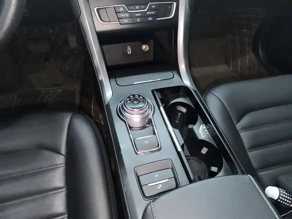 Mondeo PHEV 2018 2.0 PHEV Intelligent Control Fashion Model (National VI Emission Standard) — миниатюра 10