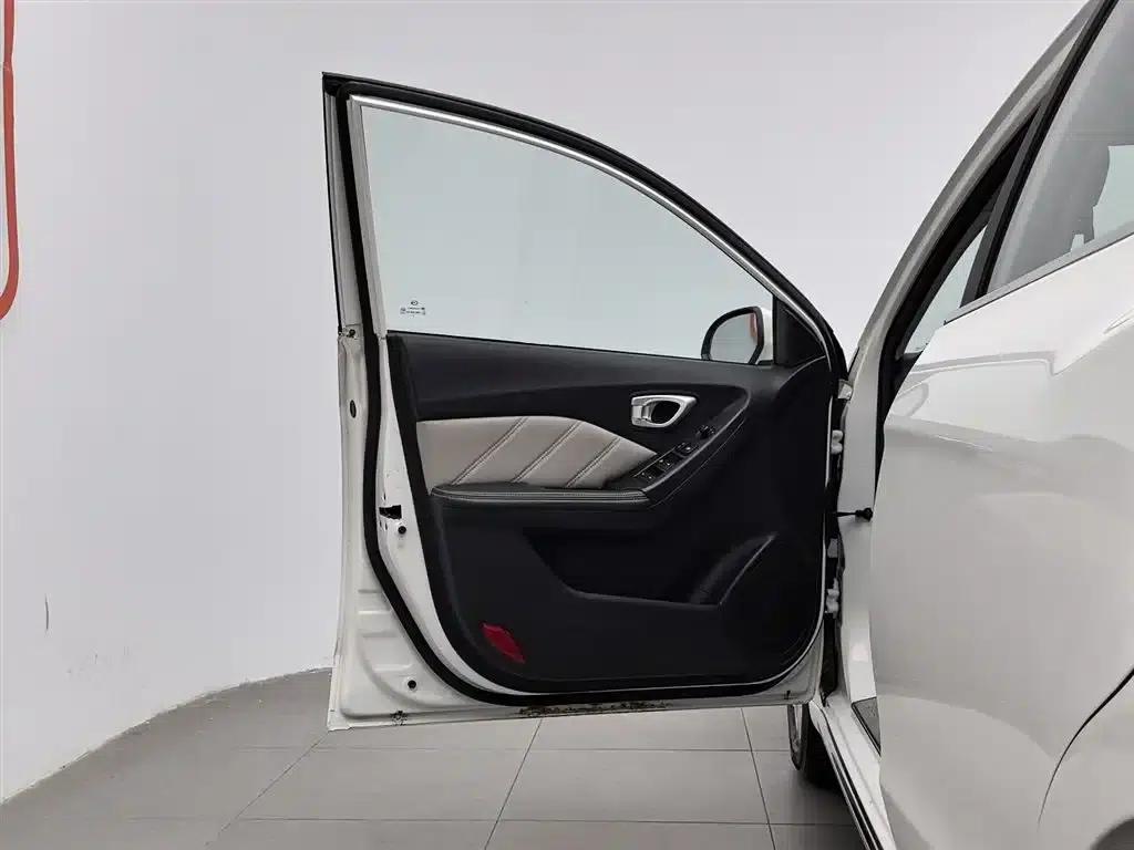 Trumpchi GA3S Vision 2014 1.6L Manual Elite Edition — миниатюра 8