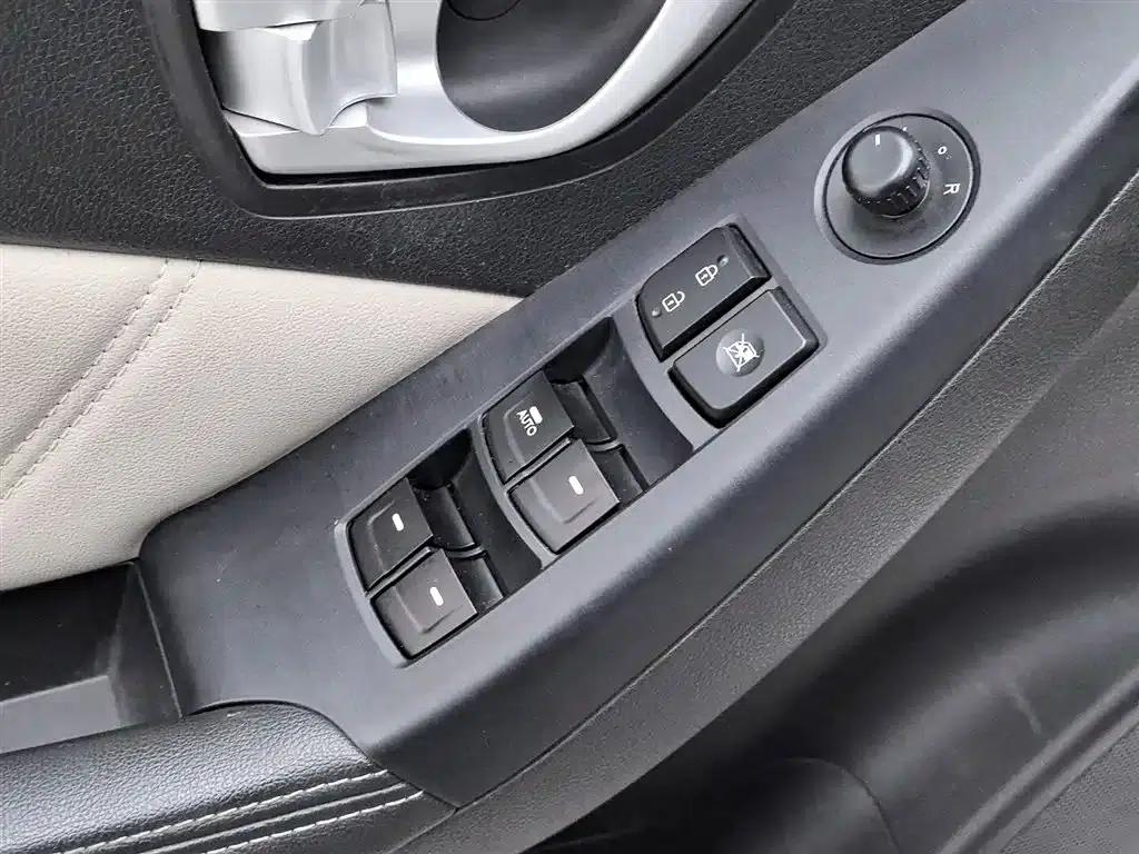 Trumpchi GA3S Vision 2014 1.6L Manual Elite Edition — миниатюра 9