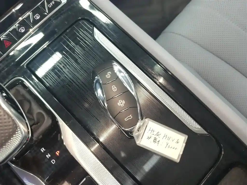 Hongqi H5 PHEV 2025 Model 170 Super Hybrid — миниатюра 9