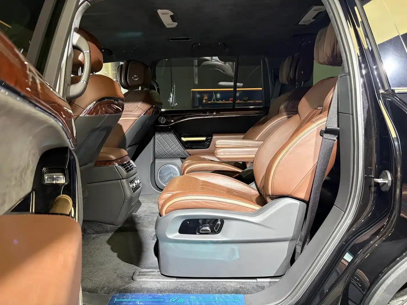 Hongqi Golden Sunflower National Glory 2022 4.0T Elegant Flagship Edition 6-seater — миниатюра 13