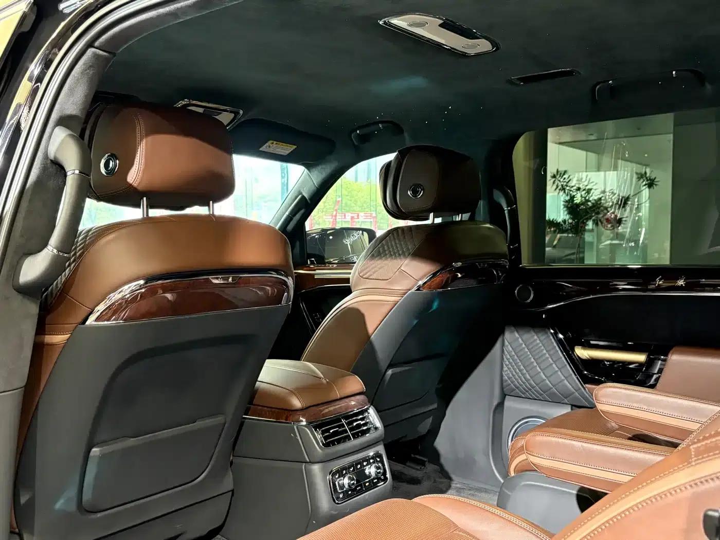 Hongqi Golden Sunflower National Glory 2022 4.0T Elegant Flagship Edition 6-seater — миниатюра 14