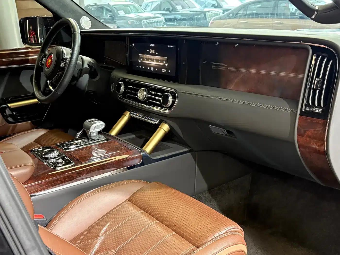 Hongqi Golden Sunflower National Glory 2022 4.0T Elegant Flagship Edition 6-seater — миниатюра 17