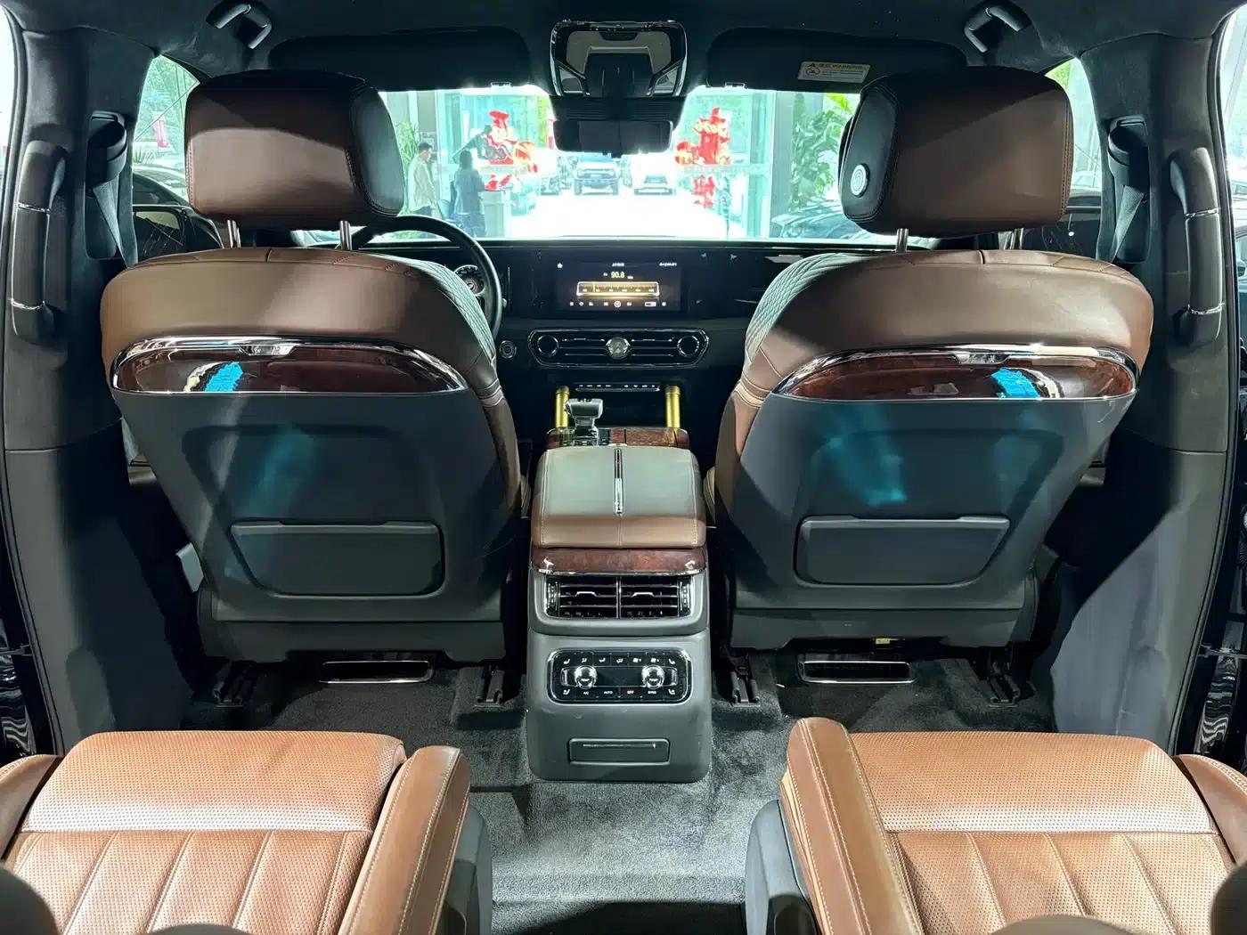 Hongqi Golden Sunflower National Glory 2022 4.0T Elegant Flagship Edition 6-seater — миниатюра 18