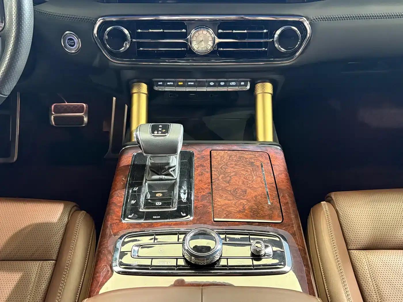 Hongqi Golden Sunflower National Glory 2022 4.0T Elegant Flagship Edition 6-seater — миниатюра 21